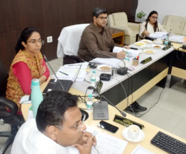 बीडीए बोर्ड की बैठक में विकास परियोजनाओं पर चर्चा करते अधिकारी। जागरण